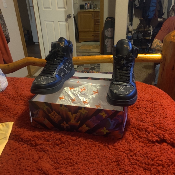 Louis Vuitton high-top shoes,brand new - Picture 4 of 7